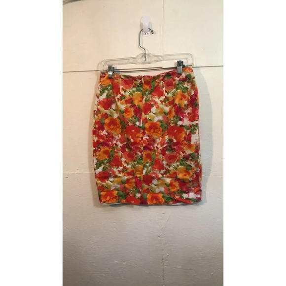 Forever21. Floral Pencil Skirt size 4 - Picture 5 of 13
